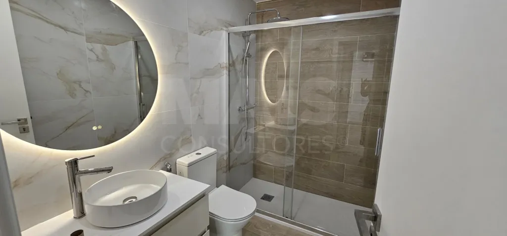 Renovated 2-Bedroom Apartment, Brand New, Dafundo