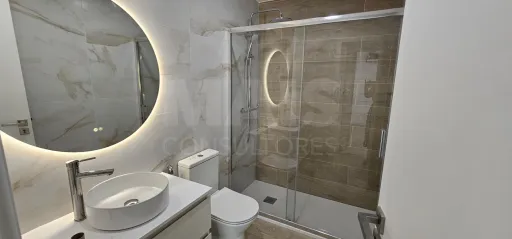 Renovated 2-Bedroom Apartment, Brand New, Dafundo