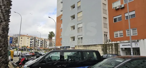 Armazém ou Escritório Serviços em Alfragide com 100m2