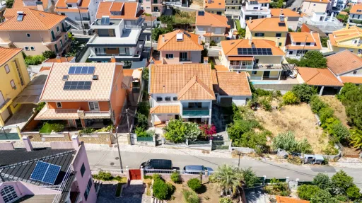 Moradia T3 com garagem e logradouro no Bairro do Trigache Norte