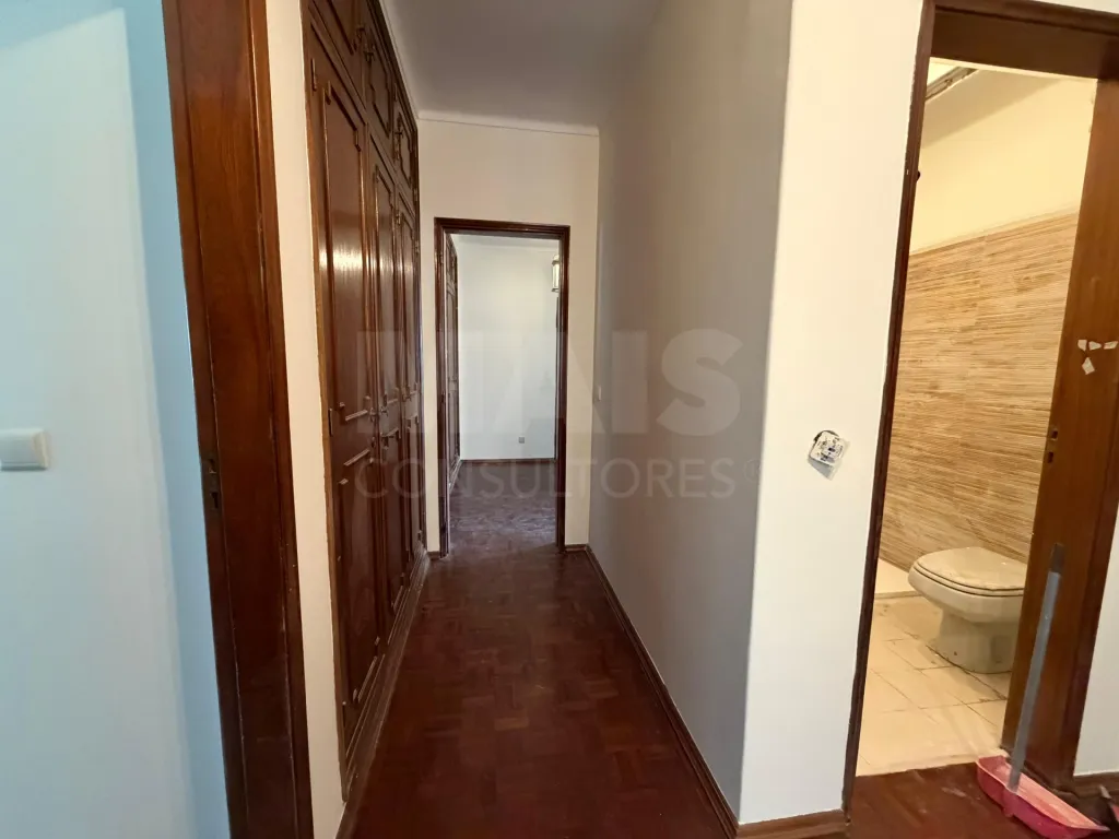 Apartamento T4 em Carnide