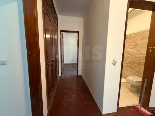 Apartamento T4 em Carnide
