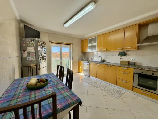 Apartamento T3 com suíte e garagem em Peniche