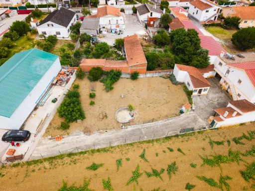 Moradia T5 com 2 Anexos em Terreno com mais de 1.400 m²