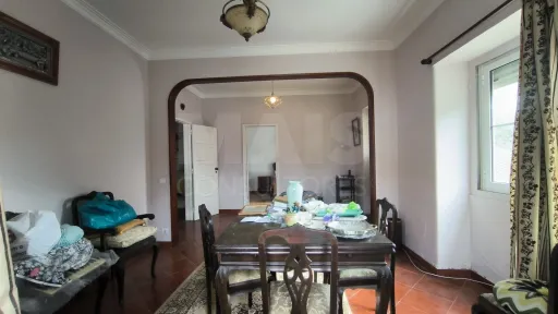 2-Bedroom House to Renovate in Sintra