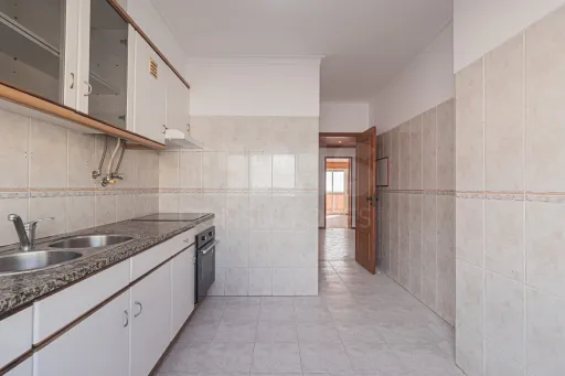 🏡 T1 in very good condition with terrace and large areas - Rinchoa