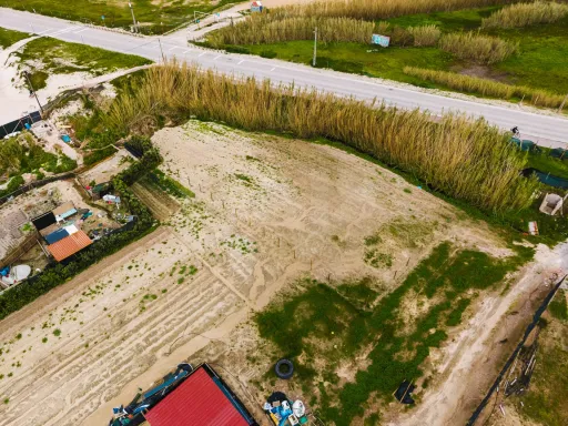 Terreno de 1980 m2 ao lado da praia.