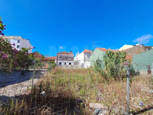 Terreno para construção de prédio junto à Fonte Luminosa