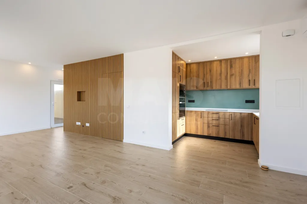 Moradia T2 com quintal e vista mar junto aos Supertubos
