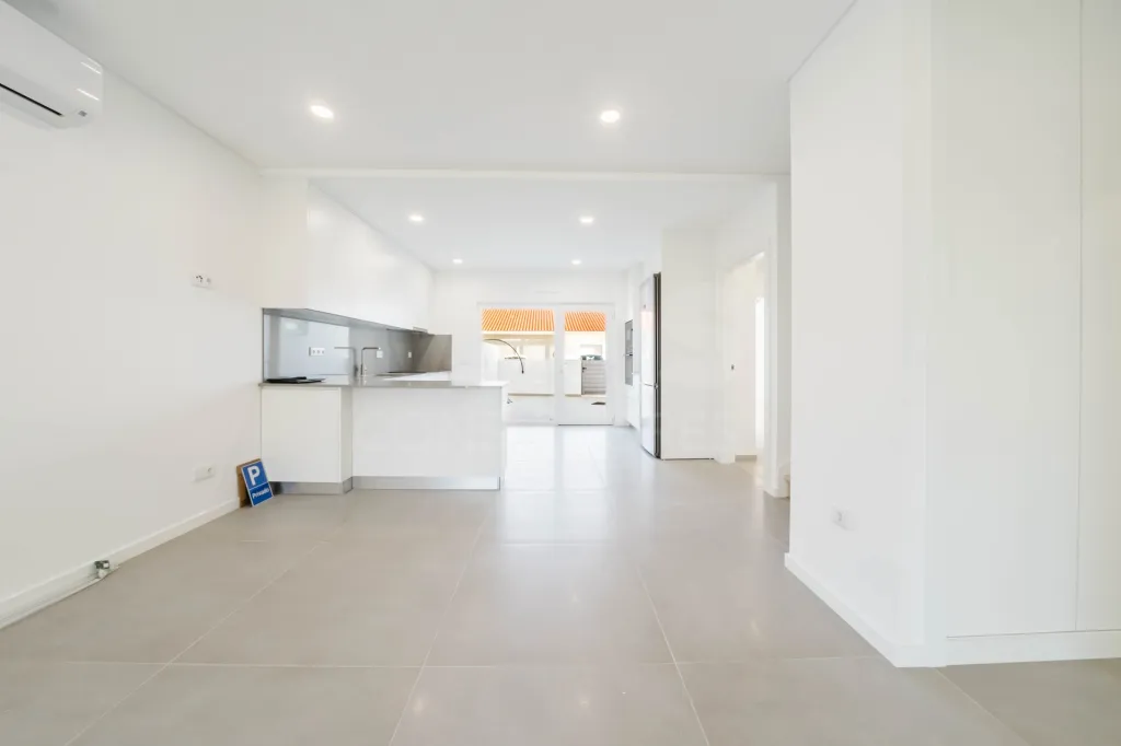 Moradia T3+1 Garagem, Logradouro e Vista Mar