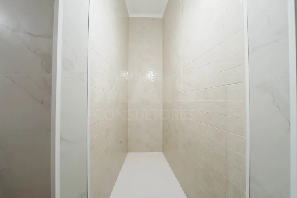 Loja de 214 m² com Potencial para Apartamento T4 ou Dois Apartamentos – Excelente Oportunidade de Investimento
