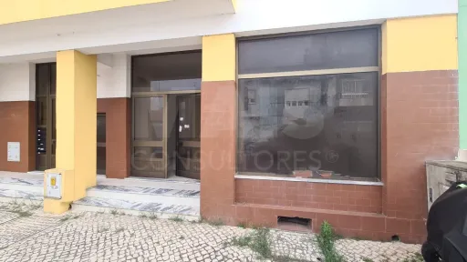Loja para Transformação em Apartamento T3+1