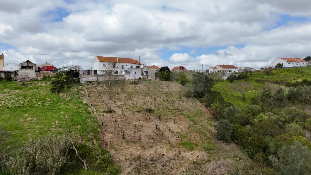 Casa de habitação e terreno Meca- Alenquer