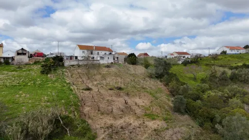 Casa de habitação e terreno Meca- Alenquer