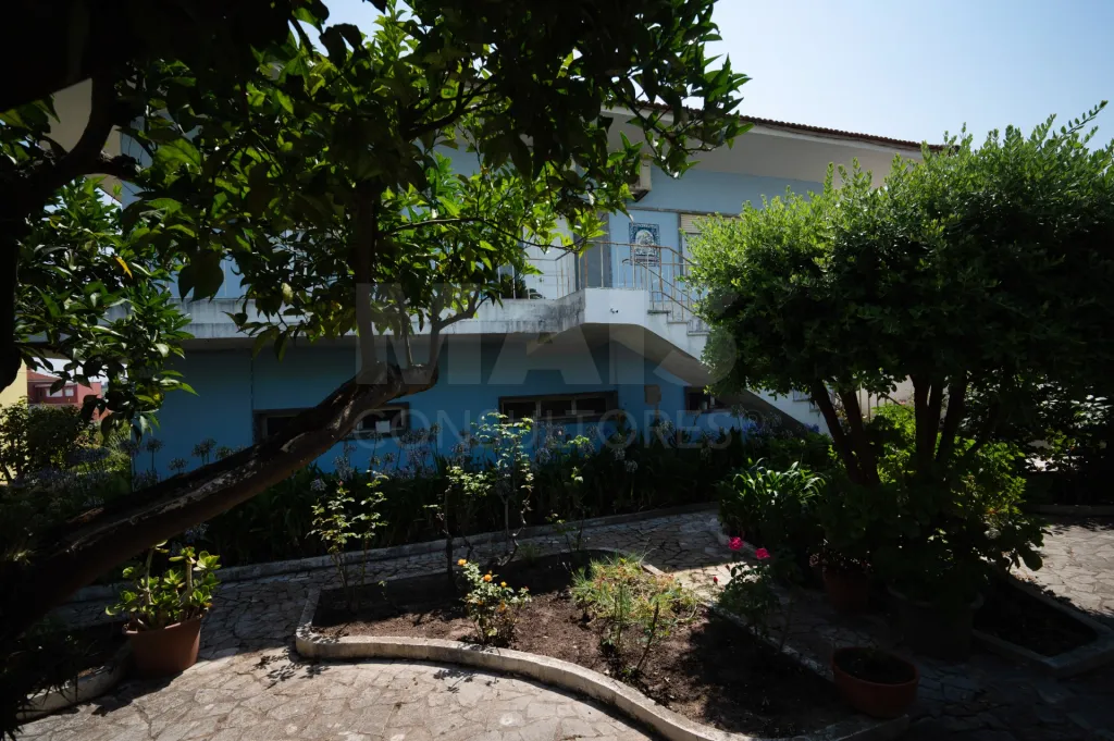 Moradia Bifamiliar no Cadaval com terreno de 1880m2