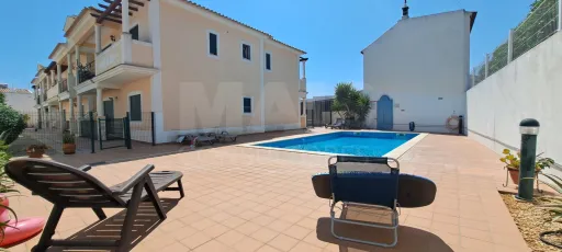 Apartamento T2+1 com piscina na Guia próximo do Mar