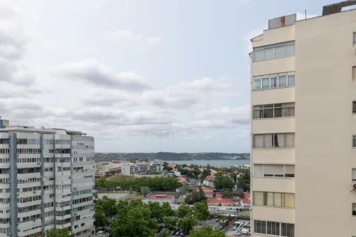 Apartamento T4 nas Torres do Restelo