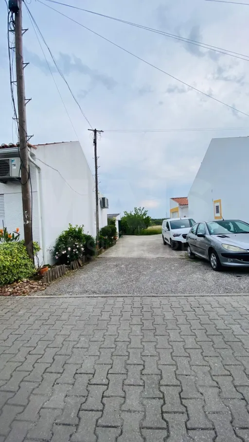 Terreno urbano e rústico urbanizável, à entrada da Atalaia, no concelho de Vila Nova da Barquinha.