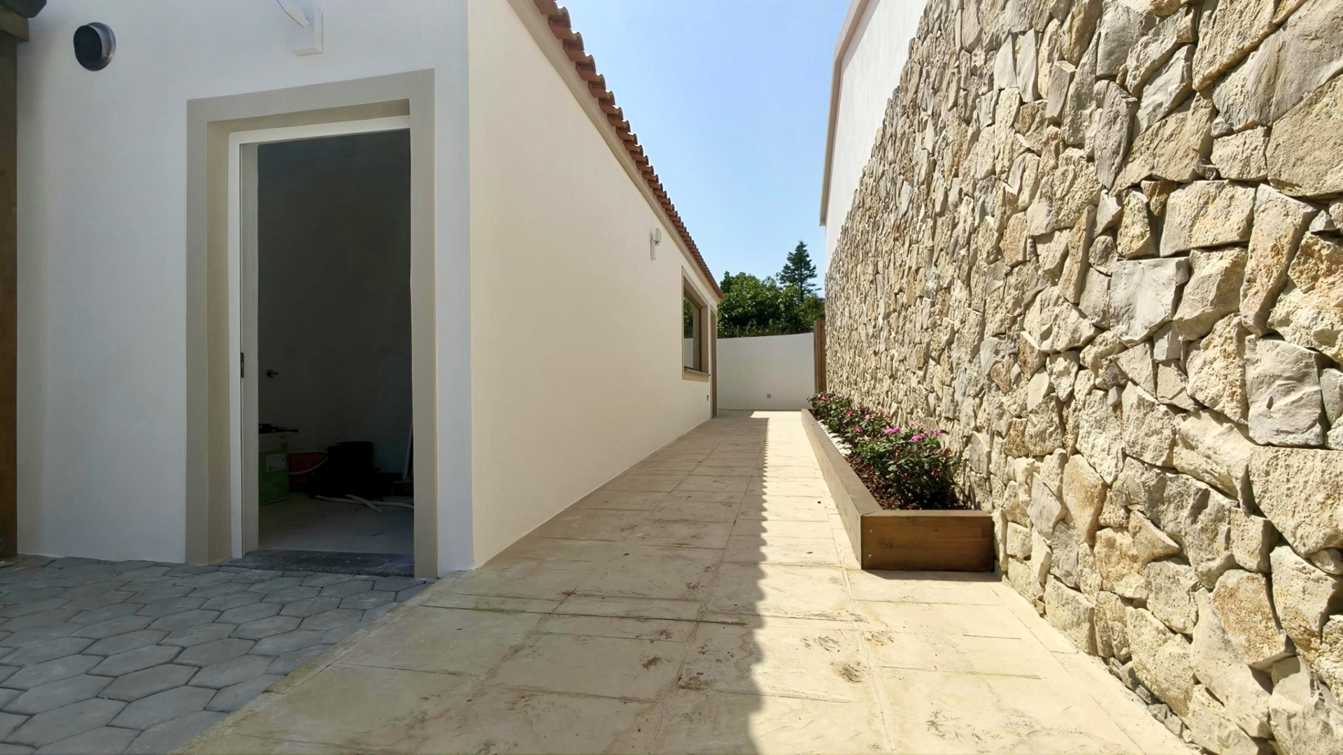 Single-Story 2-Bedroom + 1 House with Pool, Outbuilding, and 3,476 m² Lot | Comfort, Privacy, and Quality of Life