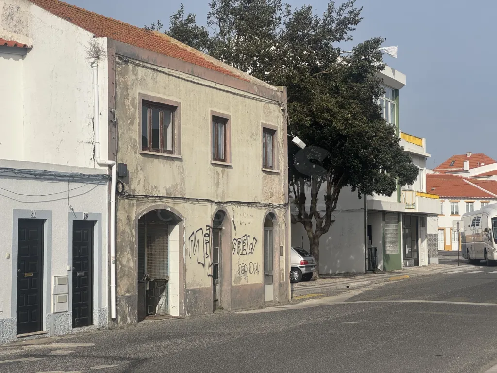 INVESTIMENTO: Prédio com projeto aprovado para 8 Apartamentos