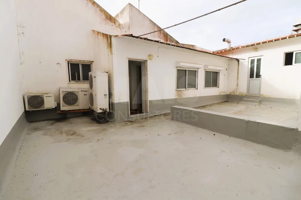 Apartment with terrace in the center of Samora Correia