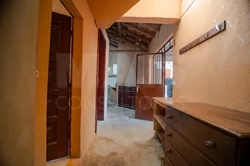 Quintinha T3 com 7.616 m² de terreno urbano e anexos (Casal do Rei)