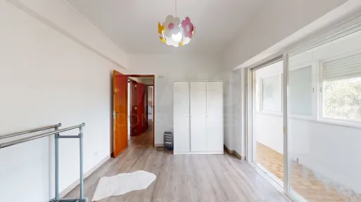 T2 com Cozinha Equipada e Varanda junto ao Metro de Odivelas