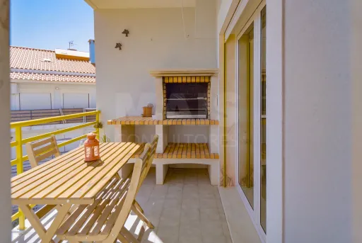 3-Bedroom Apartment with Parking in the Oliveirinhas Development in Samora Correia