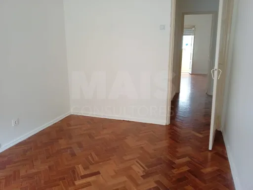 Excelente Apartamento T2 Ajuda