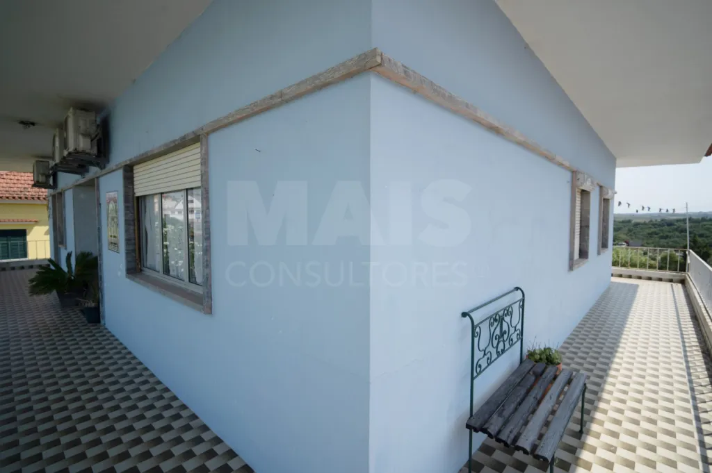 Moradia Bifamiliar no Cadaval com terreno de 1880m2