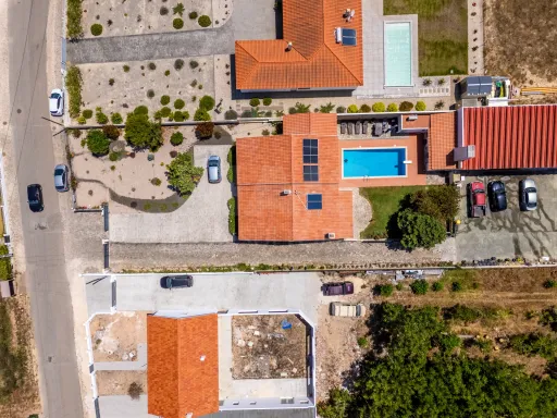 3+2 bedroom villa with pool and garden
