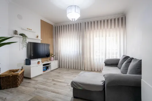 Apartamento T3 com arrecadação em Samora Correia