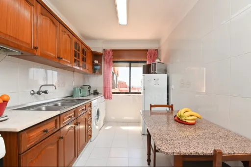 T3 Amplo em São Domingos de Rana com parqueamento