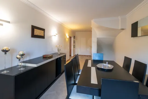 Andar de Moradia T4 com Terraço em Agualva-Cacém
