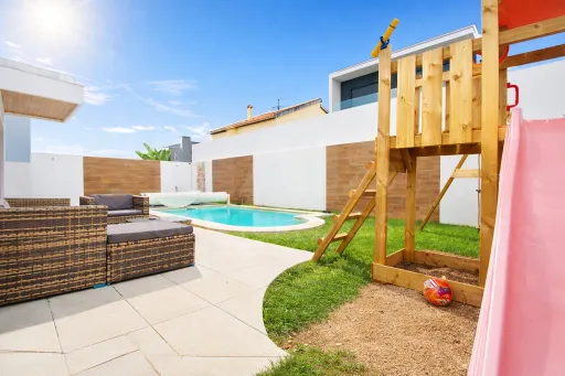 Moradia T5 de Luxo com Piscina a 15 Minutos de Lisboa