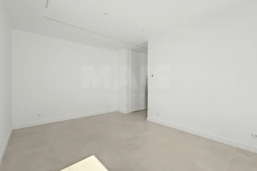 4-bedr. house on 2-hectare plot in Carvalhal