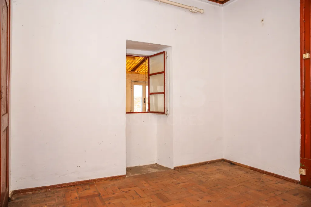Moradia T1 para remodelar no Maxial | Torres Vedras 🏡