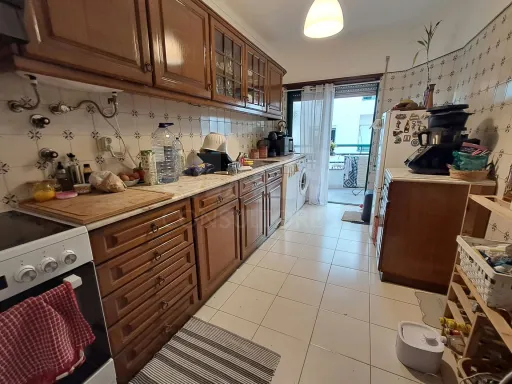 Apartamento T2+1 com elevador, parqueamento e arrecadação junto à Praça de Touros