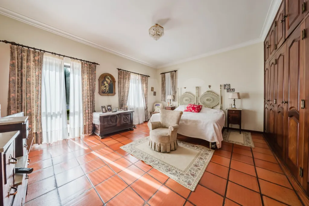 Propriedade única, a apenas 2 km de Alcobaça, com mais de 30.000 m² de terreno