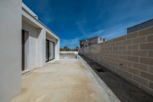 Moradia T3 (3 Suítes) com piscina e jardim - Salir do Porto