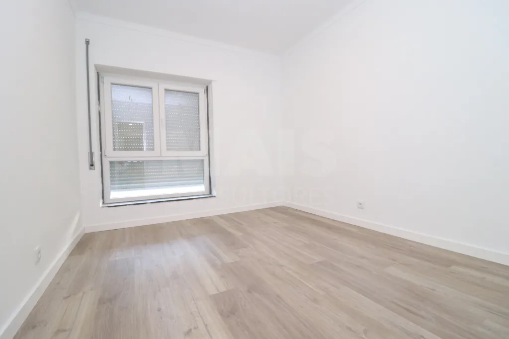 Apartamento T3 R/C Totalmente Remodelado com Logradouro em Samora Correia