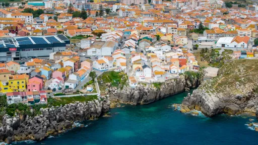 Moradia com 3 apartamentos e vista mar
