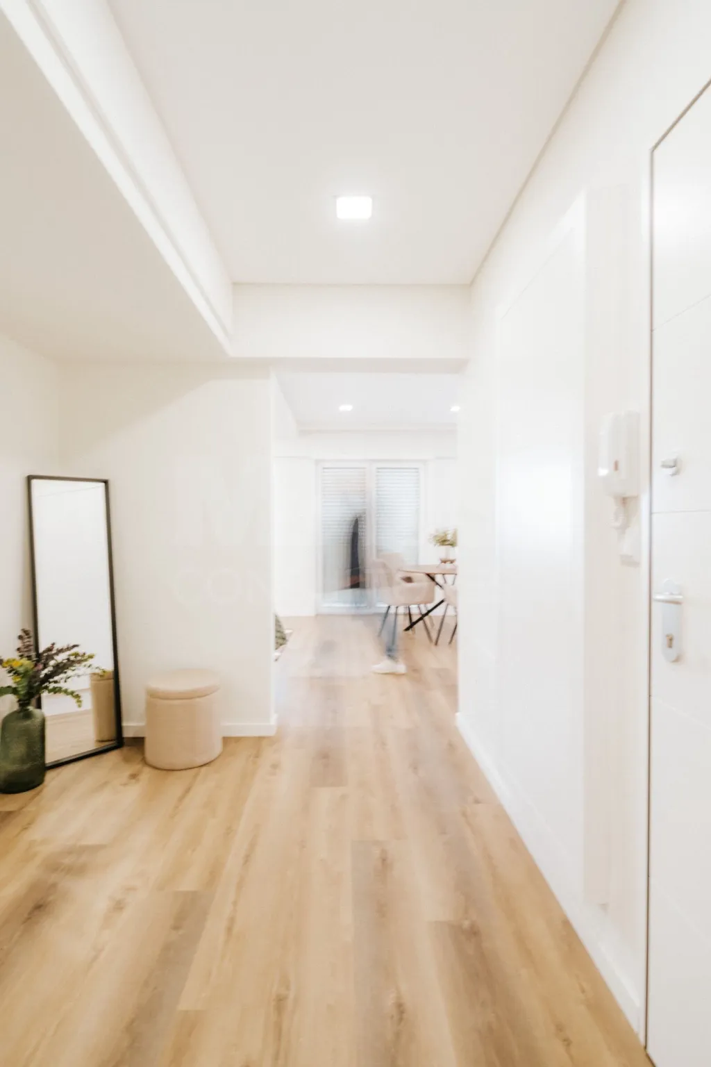 T3 Remodelado em Benfica | Varanda | Home Staging Incluído