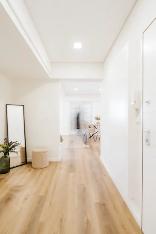 T3 Remodelado em Benfica | Varanda | Home Staging Incluído