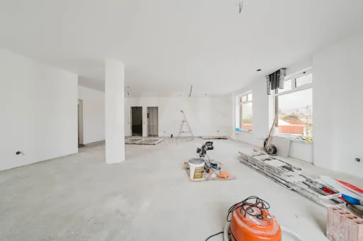 214 m² Store with Potential to Be Converted into a 4-Bedroom Apartment or Two Apartments – Excellent Investment Opportunity