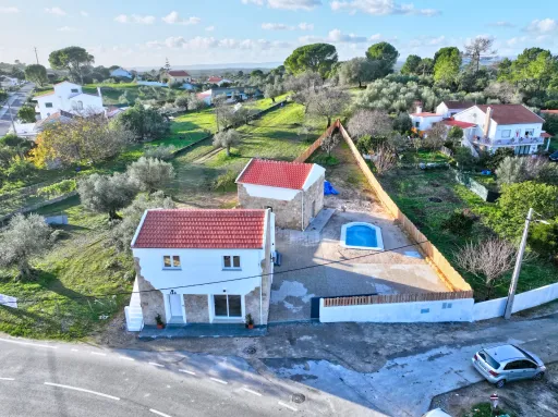 Moradia T2 + Anexo c/ T1, Logradouro e Piscina!