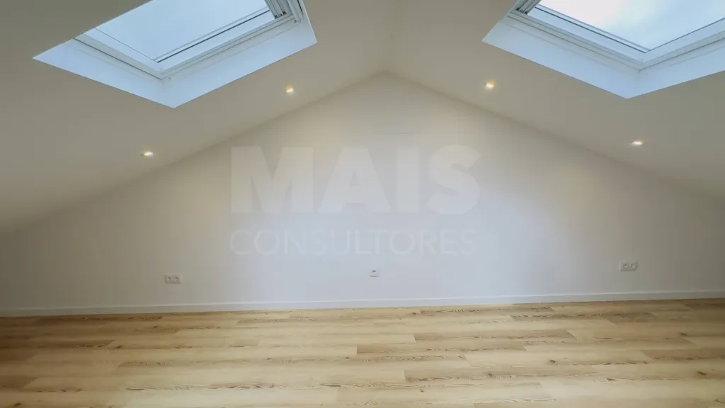 Fully Renovated 4-Bedroom Apartment | Downtown Lourinhã | Space, Elegance, and Comfort