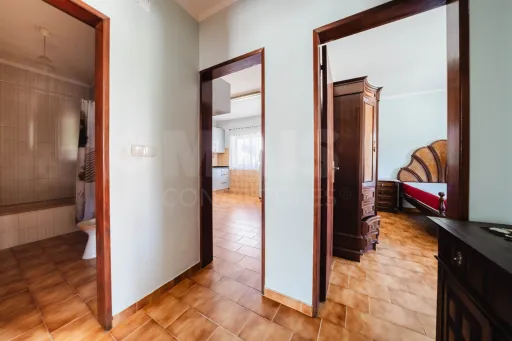 2-Bedroom Apartment with Private Backyards and Garage, 900 m from São Bernardino Beach