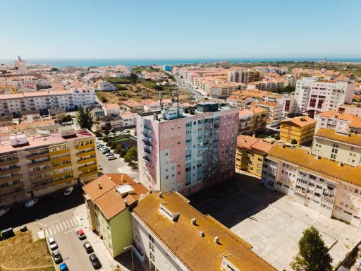 T2 Renovado com Varanda e Vista Mar em Peniche