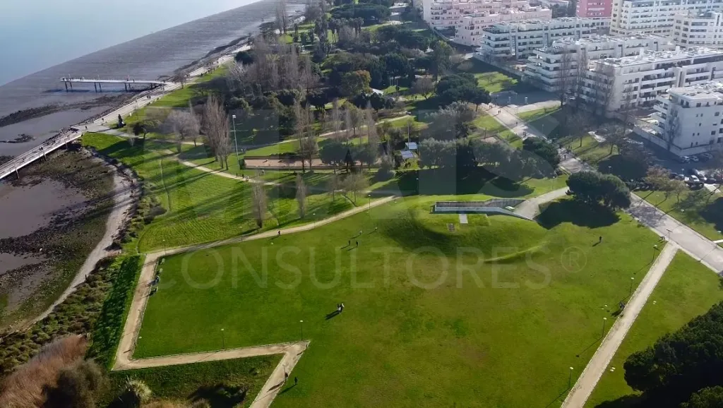 Apartamento T4 no Parque das Nações -Lisboa , com varanda, 2 lugares de Estacionamento e arrecadação